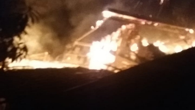 Hawu Ditinggalkan Menyala, Api Lumat Rumah di Nyalindung Sukabumi, Warga Panik