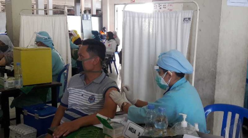 Vaksinasi Covid-19 Jangkau 80 Persen Pedagang Pasar di Temanggung 