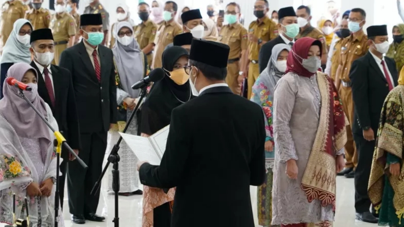 Wali Kota Bukittinggi Lantik 43 Pejabat Hasil Lelang Jabatan