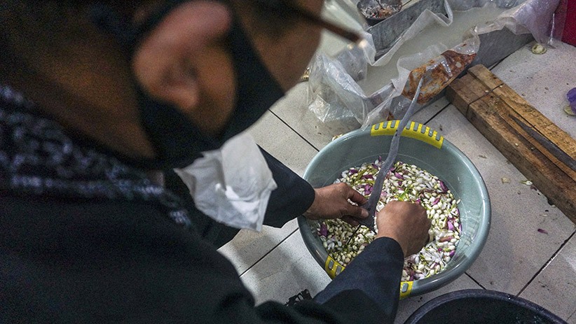 Malam Satu Suro, Para ASN Jalani Ritual Mencuci Keris - Bagian 2