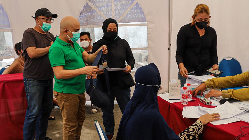 Ekspresi Ozy Syahputra Si Manis Jembatan Ancol Divaksin Covid-19 - Bagian 3