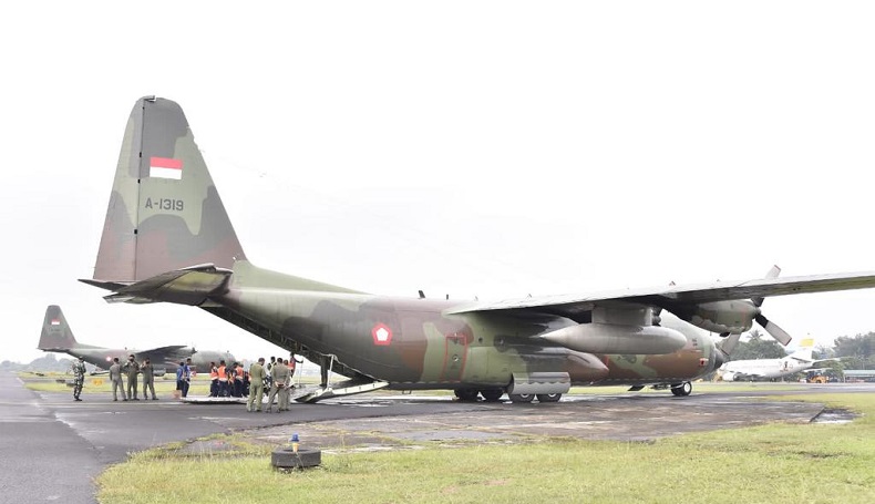 Panglima TNI Kerahkan Pesawat Hercules Kirim Alkes ke Sumatera Barat