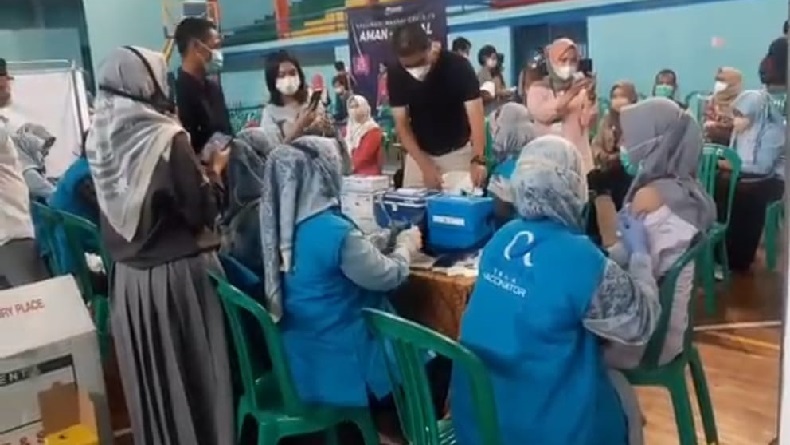 Dinkes Cianjur Gelar Vaksinasi Boostter Moderna Khusus Nakes, Warga Ikut Antre