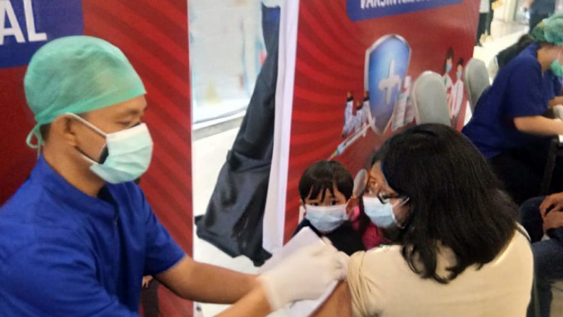title OJK Gelar Vaksinasi Covid-19 Massal, Target 1.000 Peserta Warga di Manado OJK Gelar Vaksinasi Covid-19 Massal, Target 1.000 Peserta Warga di Manado