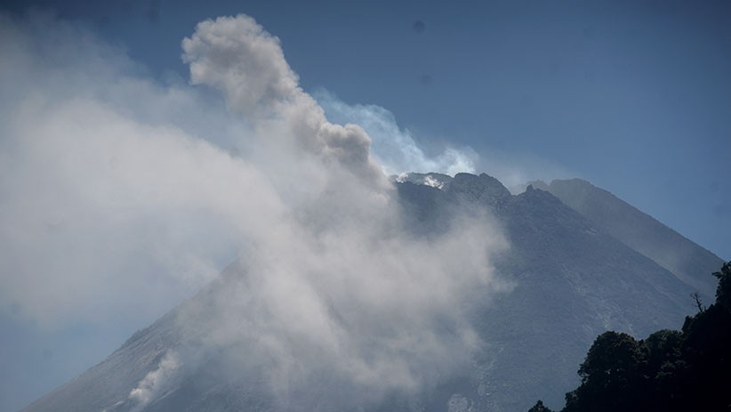 Gunung Merapi Alami 12 Kali Guguran Lava, Jarak Luncur hingga 1.000 Meter - Bagian 2