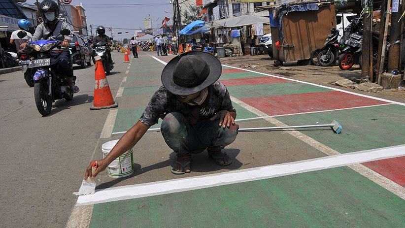 Pemkab Bekasi Tata Ratusan Lapak PKL untuk Cegah Penyebaran Covid-19 - Bagian 2
