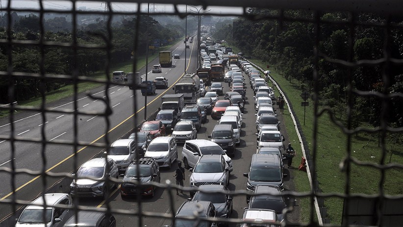 Penampakan Macet Panjang Menuju Jalan Raya Puncak Bogor - Bagian 3