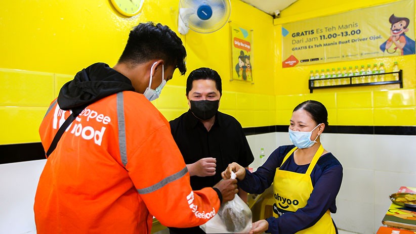 Menteri BUMN Erick Thohir Makan Siang di Warteg - Bagian 5