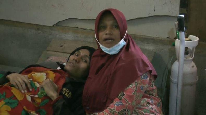 title Sedih, Anak dan Bapak di Kendal Terbaring akibat Stroke dan Kelainan Tulang Sedih, Anak dan Bapak di Kendal Terbaring akibat Stroke dan Kelainan Tulang