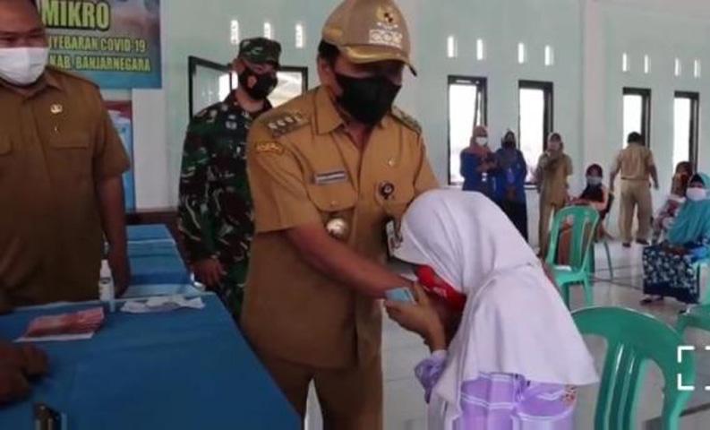 title Rumah Dinasnya Digeledah KPK, Ini yang Dilakukan Bupati Banjarnegara Budhi Sarwono Rumah Dinasnya Digeledah KPK, Ini yang Dilakukan Bupati Banjarnegara Budhi Sarwono