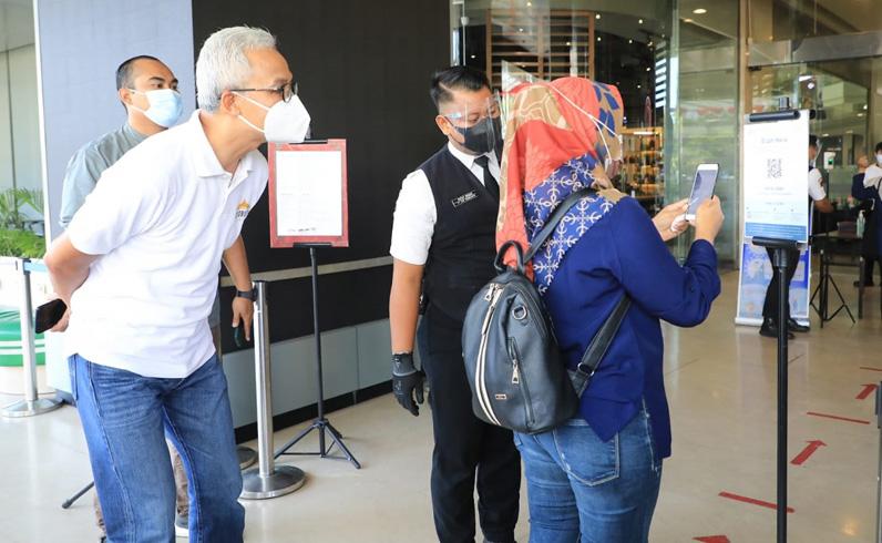 Syarat Pengunjung Masuk Mal Harus Sudah Divaksin, Ganjar: Aturan Itu Nggak Fair