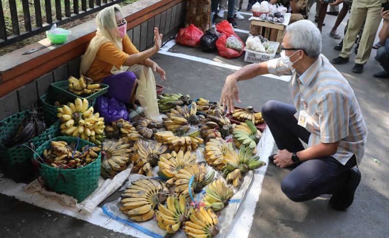Pedagang Pasar Ini Rela Pendapatan Turun demi Taat Prokes, Ganjar: Njenengan Pancen Top
