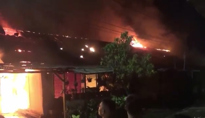 Kebakaran Asrama TNI di Padang, 10 Rumah Hangus Dilalap Api 