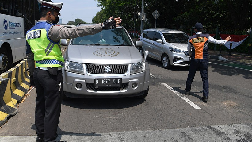 Suasana Penerapan Ganjil Genap saat PPKM Level 4 di Jakarta - Bagian 2
