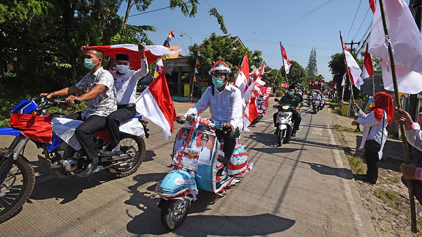 Veteran dan Pemuda Kibarkan 1.000 Bendera Merah Putih Sambut HUT ke-76 RI - Bagian 1