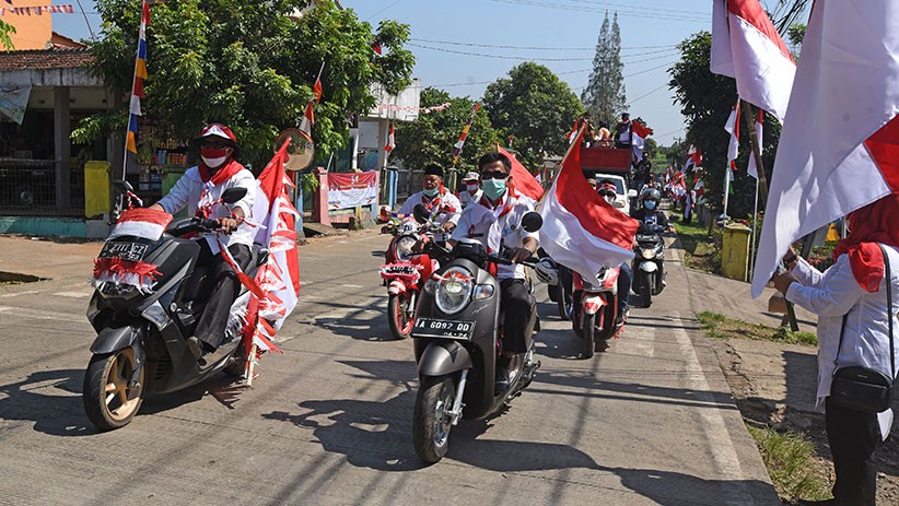 Veteran dan Pemuda Kibarkan 1.000 Bendera Merah Putih Sambut HUT ke-76 RI - Bagian 2
