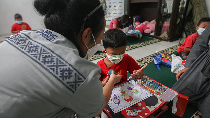 Antusiasme Anak-Anak Kampung Ciketing Mewarnai Animasi Kiko yang Digelar MNC Peduli - Bagian 7