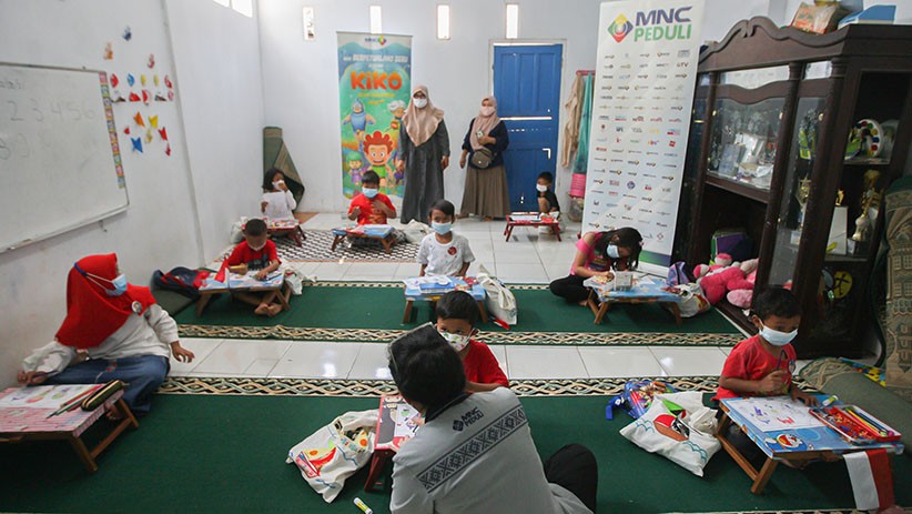Antusiasme Anak-Anak Kampung Ciketing Mewarnai Animasi Kiko yang Digelar MNC Peduli - Bagian 4