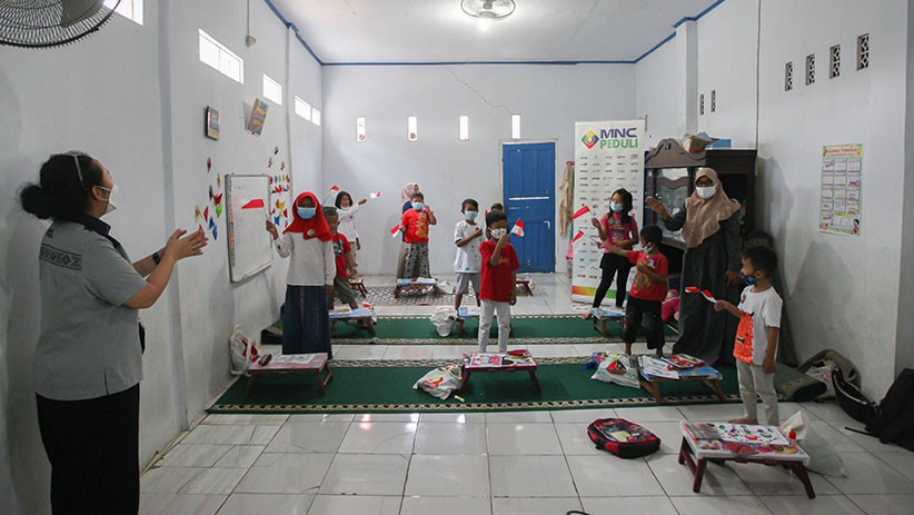 Antusiasme Anak-Anak Kampung Ciketing Mewarnai Animasi Kiko yang Digelar MNC Peduli - Bagian 6