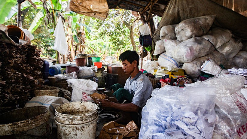 Warga Bantargebang Ubah Sampah Jadi Rupiah - Bagian 5