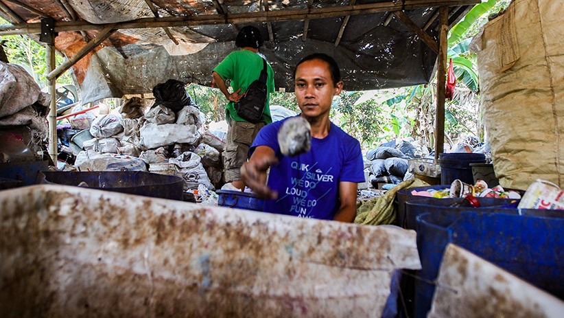 Warga Bantargebang Ubah Sampah Jadi Rupiah - Bagian 4