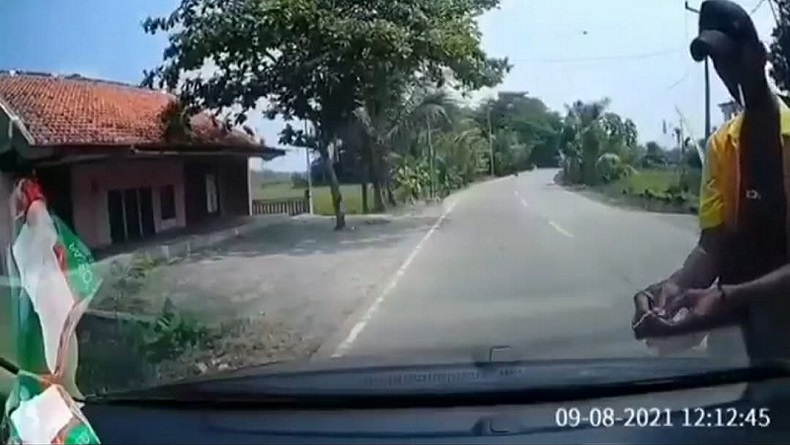 Pemuda Cianjur Jual Paksa Bendera ke Pengendara, Kapolres: Akan Kami Tindak Tegas