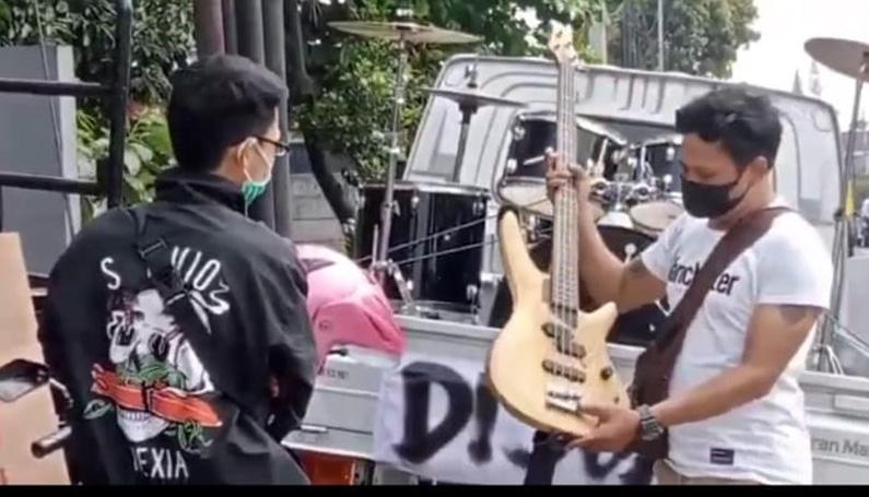Menyedihkan, Puluhan Pelaku Usaha Hiburan di Semarang Lelang Peralatan di Emperan
