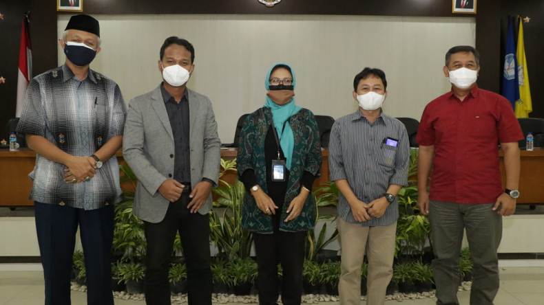 UNS Tambah 5 Guru Besar Baru, Salah Satunya Berstatus Termuda 