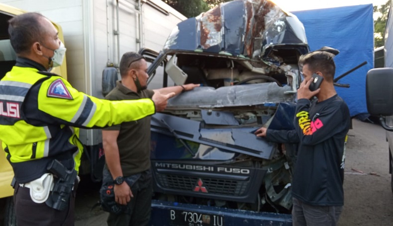 title Mikrobus Tabrakan di Tol Cipularang Purwakarta, 1 Tewas 2 Luka-Luka Mikrobus Tabrakan di Tol Cipularang Purwakarta, 1 Tewas 2 Luka-Luka