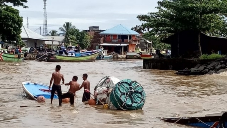 Nelayan Aceh Selamat Usai Kapalnya Ditabrak dan Terombang-ambing di Laut