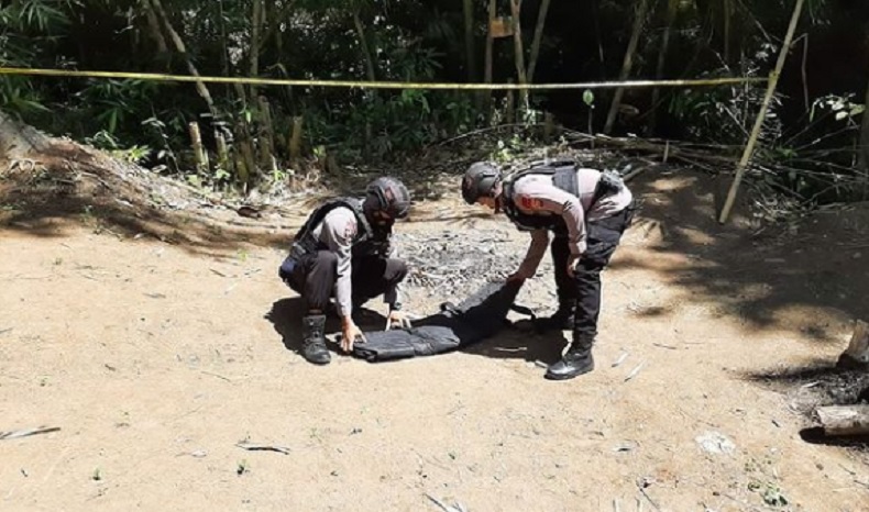 Penemuan Mortir di Kebun Warga Tabanan, Dimusnahkan di Pinggir Pantai