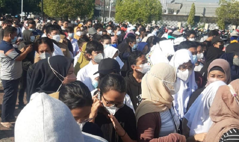 title Ribuan Pelajar SMP di Surabaya Antusias Ikuti Vaksinasi Covid-19 Dosis Kedua Ribuan Pelajar SMP di Surabaya Antusias Ikuti Vaksinasi Covid-19 Dosis Kedua
