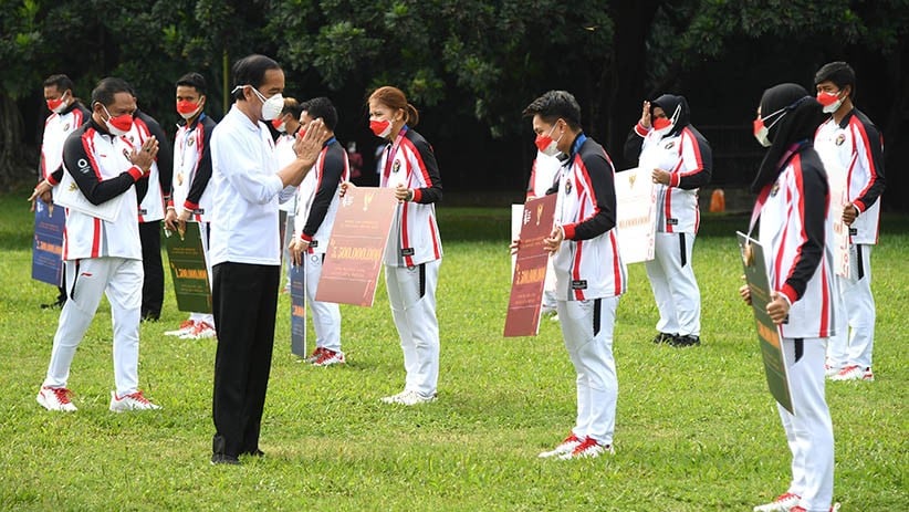 Presiden Jokowi Serahkan Bonus Miliaran Rupiah untuk Peraih Medali Olimpiade Tokyo - Bagian 1