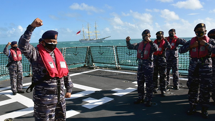 KRI RE Martadinata dan KRI Bima Suci Latihan Bersama di Laut Aru - Bagian 3