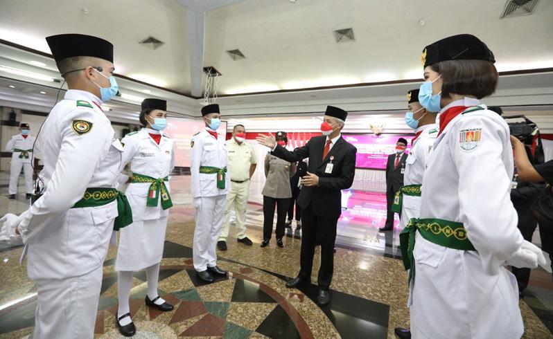 Curhat Anggota Paskibraka ke Ganjar: Saya Tak Bisa Cuci Baju Pak, Tidak Pernah Diajarkan
