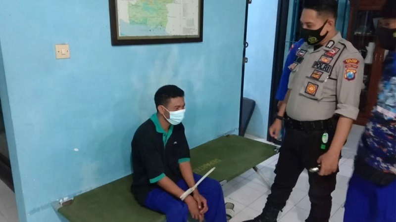 title Sakit Hati Tak Dikenalkan Cewek, Pria asal Banyuwangi Pukul Teman hingga Tewas Sakit Hati Tak Dikenalkan Cewek, Pria asal Banyuwangi Pukul Teman hingga Tewas