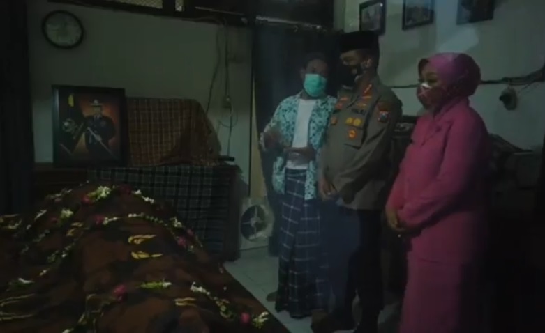 Perwira Polisi di Surabaya Meninggal saat Atur Antrean Peserta Vaksinasi