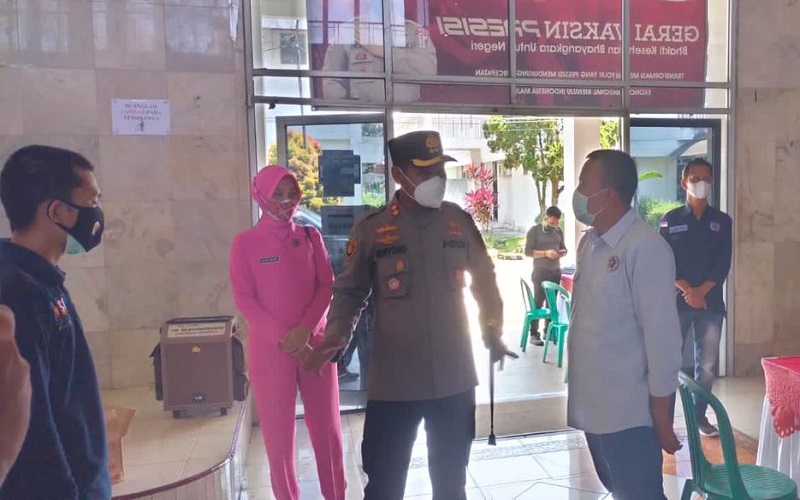 title Ratusan Wartawan di Lubuklinggau dan Keluarga Jalani Vaksinasi  Ratusan Wartawan di Lubuklinggau dan Keluarga Jalani Vaksinasi