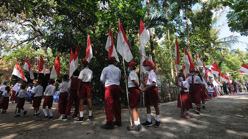 Tanam Jiwa Nasionalisme, Siswa Klaten Ikuti Kirab 76 Bendera Merah Putih - Bagian 2