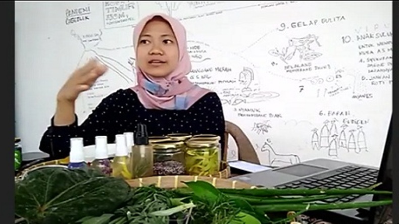 Warga di Kabupaten Rembang Ini Diajari Membuat Hand Sanitizer Alami