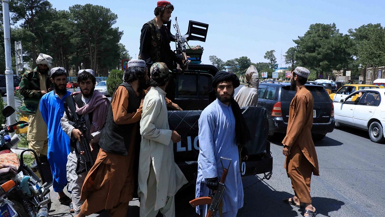 Taliban Pasukan patroli jalan di Herat, Afghanistan 14 Agustus 2021. (Foto: Reuters)