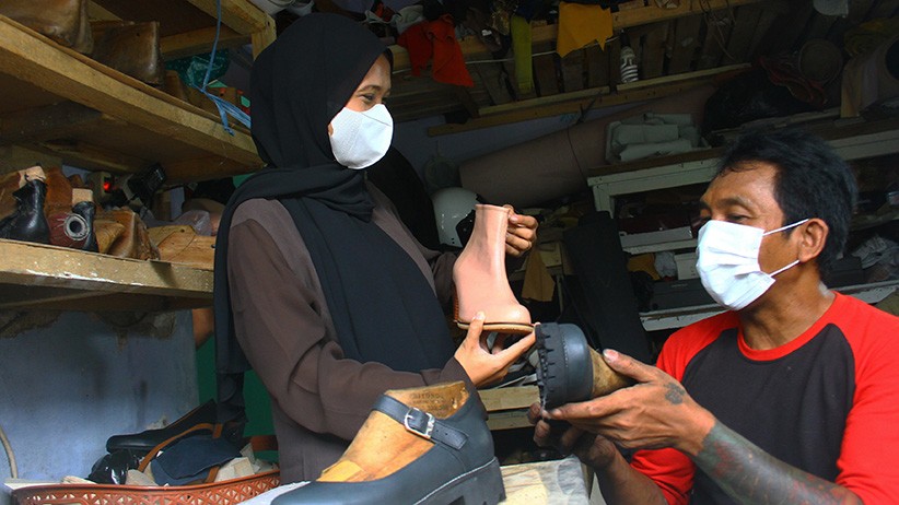 Sepatu Kualitas Ekspor Produksi UMKM Malang Digemari Konsumen dari Negara Tropis - Bagian 3