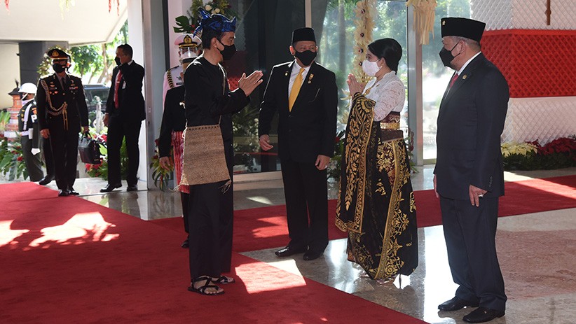 Foto-Foto Presiden Jokowi Pakai Baju Adat Suku Badui Hadiri Sidang Tahunan MPR - Bagian 2