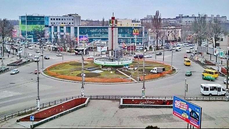 title Wali Kota Ditemukan Tewas Depan Pintu Rumah dengan Luka Tembak di Kepala Wali Kota Ditemukan Tewas Depan Pintu Rumah dengan Luka Tembak di Kepala