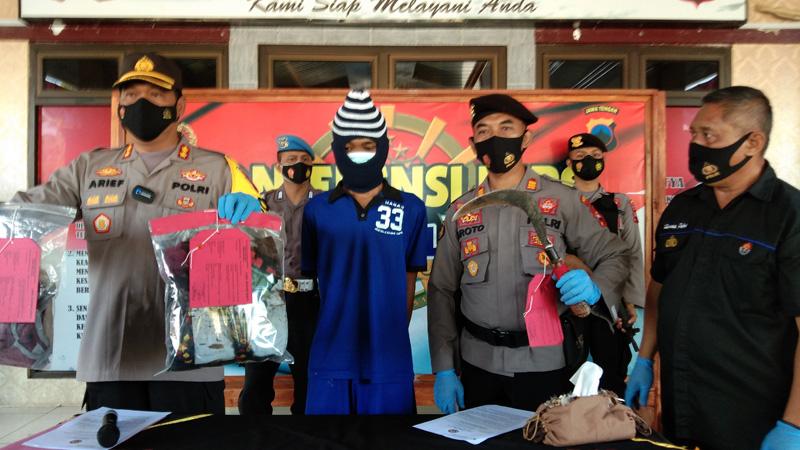 Emosi Saling Sindir, Pemuda Ini Bacok Temannya hingga Tewas