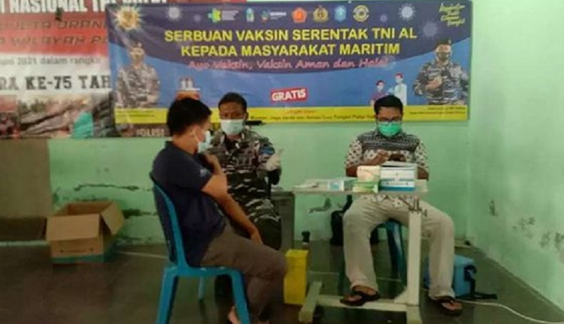 Lanal Babel Sasar Vaksinasi Covid-19 Warga Pesisir Bangka 