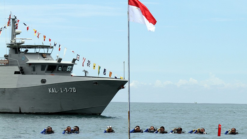 Pengibaran Bendera Merah Putih oleh Penyelam Gabungan dari Dalam Laut - Bagian 1