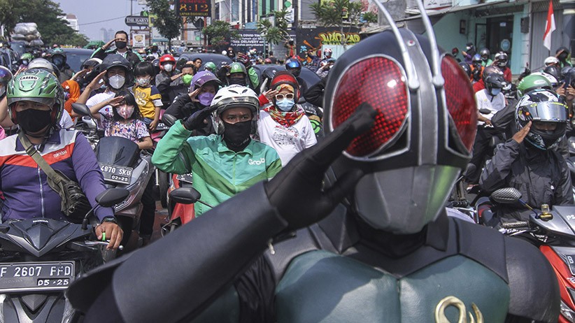 Potret Sikap Sempurna Masyarakat di Depok Peringati Detik-Detik Proklamasi - Bagian 2