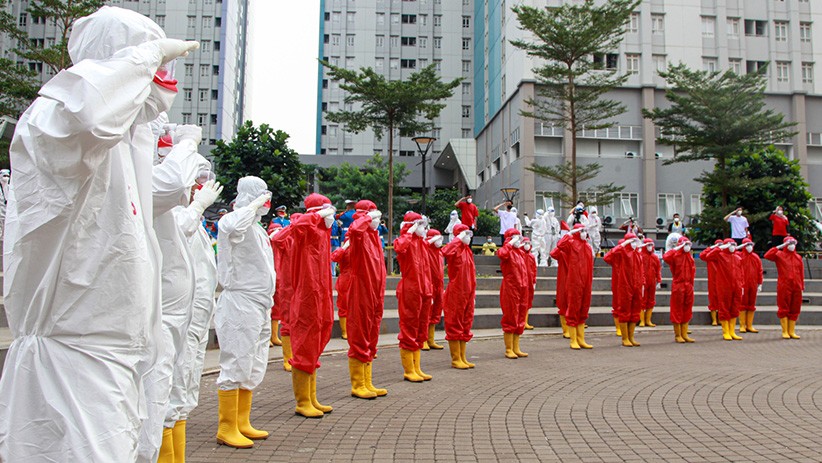 Nakes dan Pasien Covid Ikuti Upacara HUT RI di RSDC Wisma Atlet Kemayoran - Bagian 2