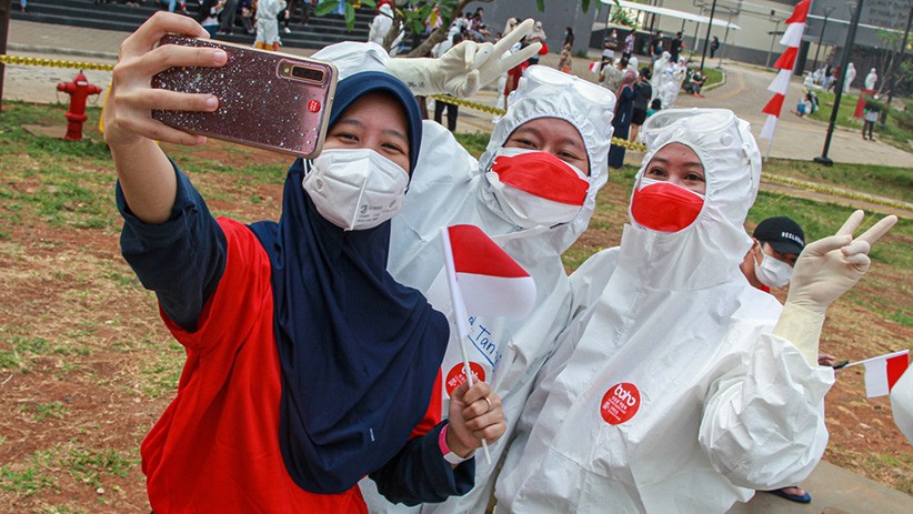 Nakes dan Pasien Covid Ikuti Upacara HUT RI di RSDC Wisma Atlet Kemayoran - Bagian 7
